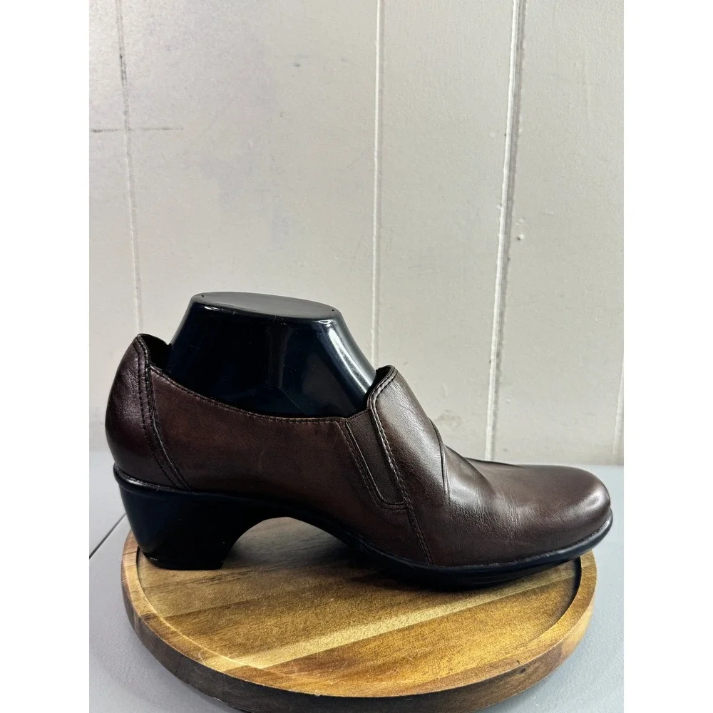 Clarks Slip On Pumps Womens 8 Brown Good Pleated Leather Block Heel Office